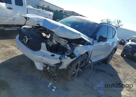 2022 Volvo Xc40 T5 R-Design from USA, damaged, VIN YV4162UM2N2665177